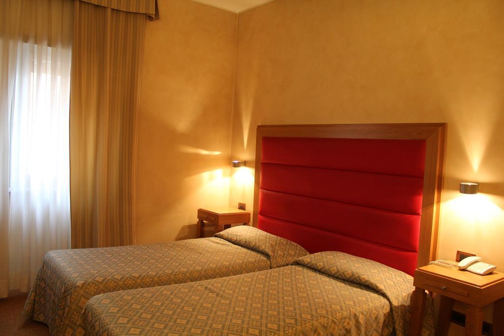 ל'אקווילה Hotel Castello מראה חיצוני תמונה