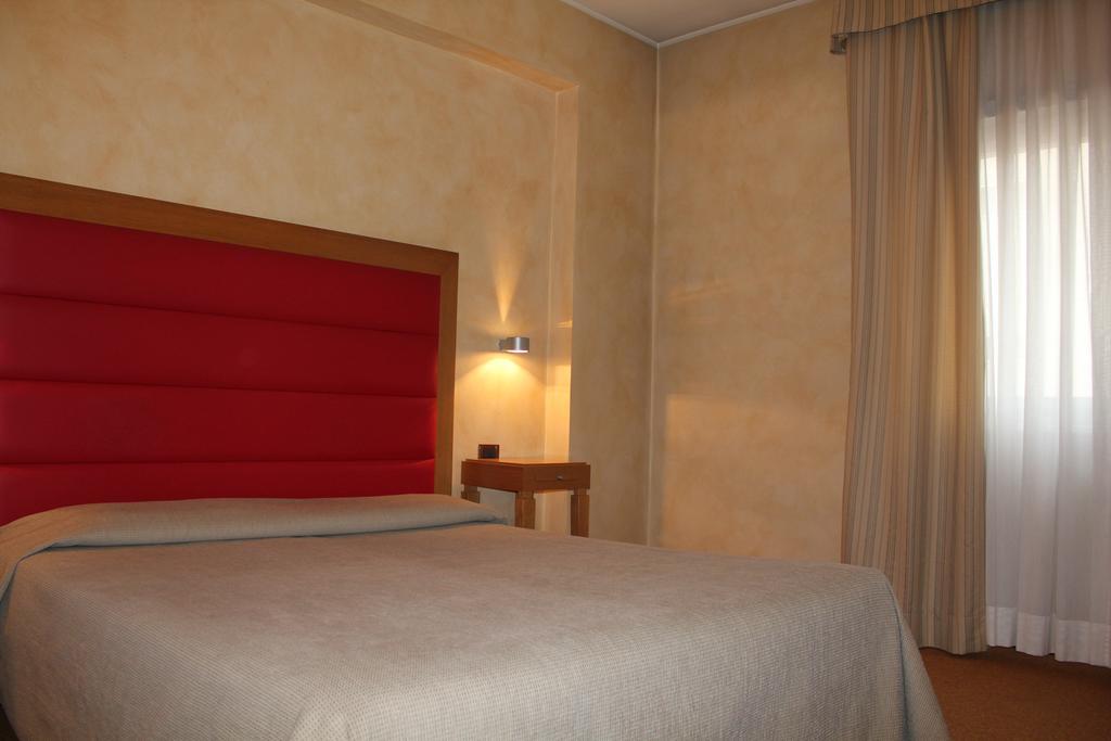 ל'אקווילה Hotel Castello מראה חיצוני תמונה